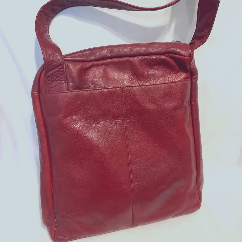Levenger color red